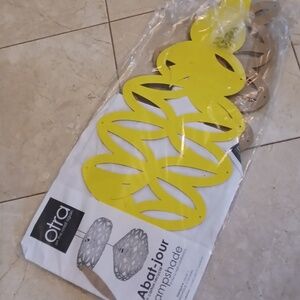 Otra Lampshade Quebec NWT‎
